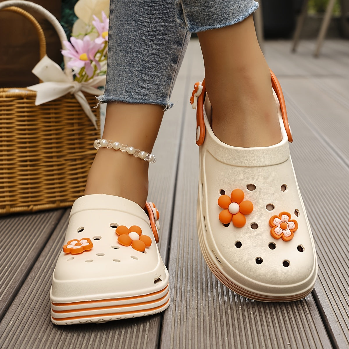 Cute Clogs Comfortable Women's Thick Soled Breathable Clogs Slip On Garden Shoes for Casual Beach and Indoor Wear Floral Decorations