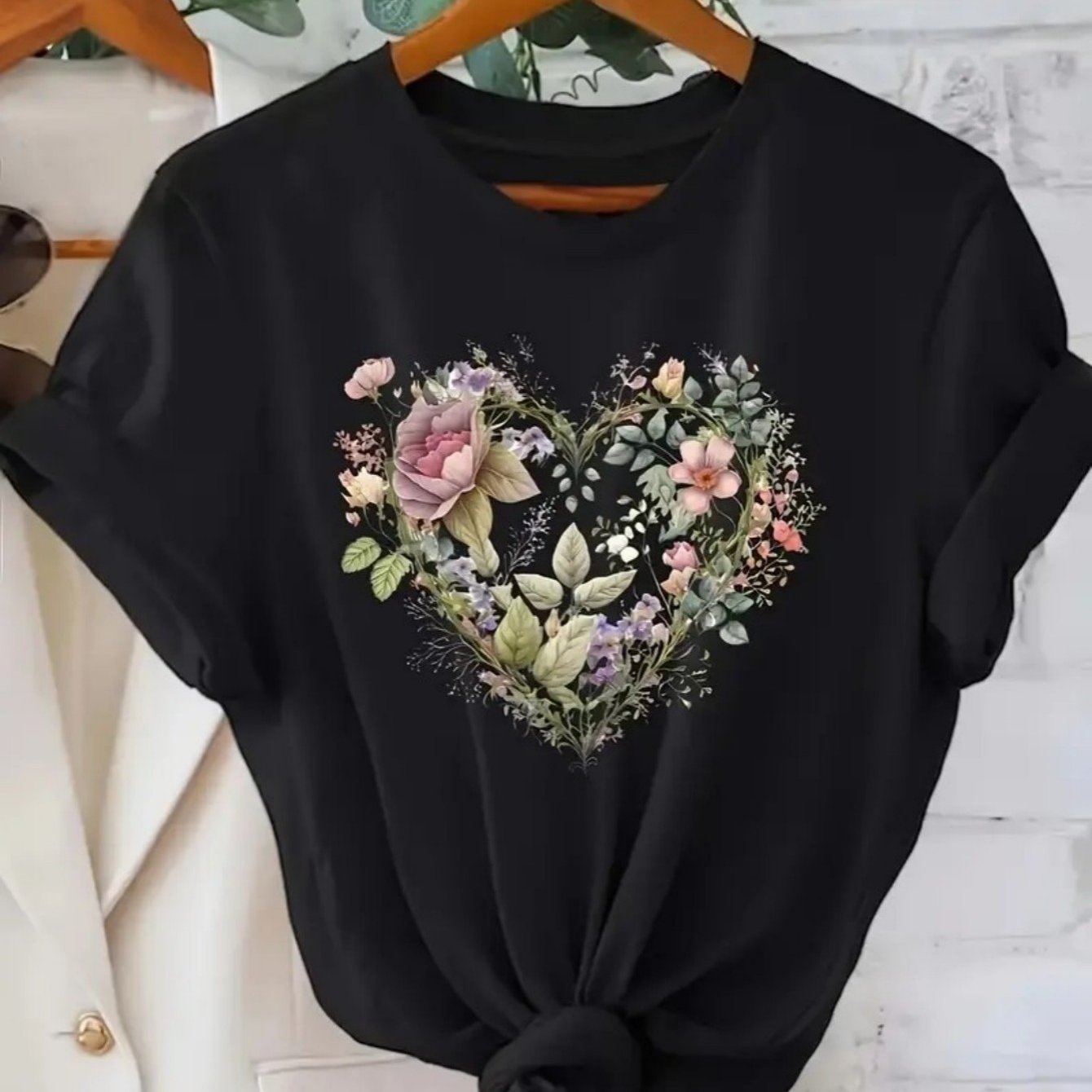 Fashionable Letter Cartoon Print Women'S Round Neck T-Shirt, Simple Design, Comfortable And Breathable, Suitable for Daily Leisure And Versatile, Showing a Natural And Elegant Style, a Must-Have for Summer Parties, Local Deli