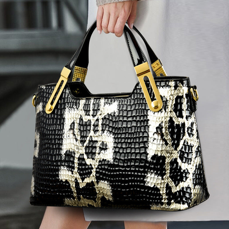 Large Capacity Crocodile Embossed Synthetic Crossbody Bag Black Vintage European American Style Shoulder Bag with Golden Tone Hardware Zipper Closure Polyester Lining