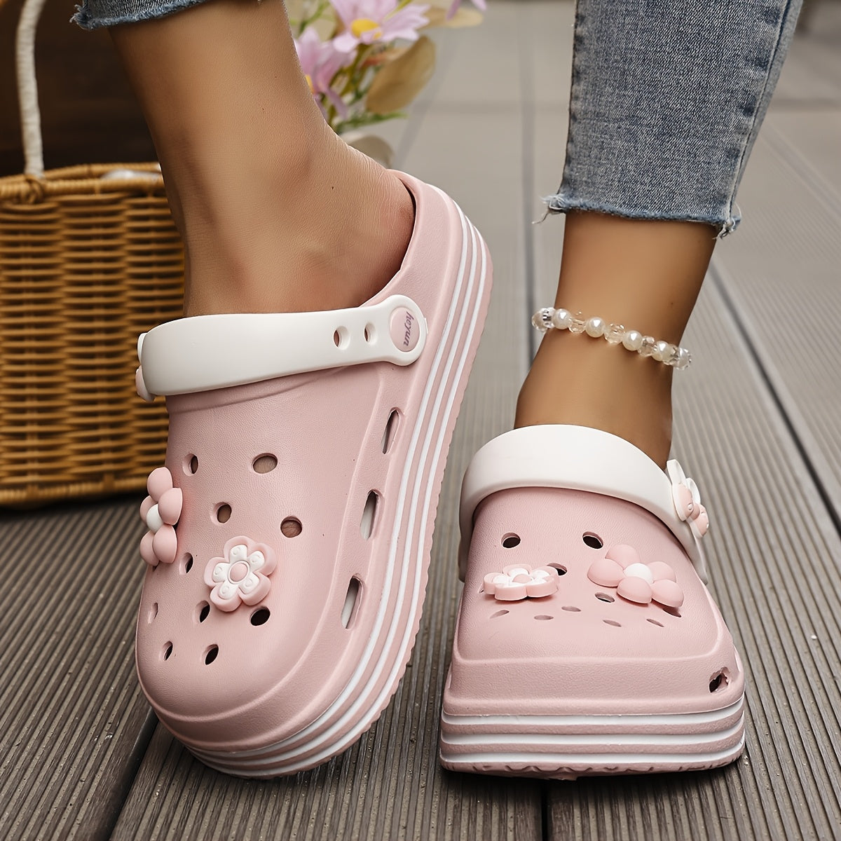 Cute Clogs Comfortable Women's Thick Soled Breathable Clogs Slip On Garden Shoes for Casual Beach and Indoor Wear Floral Decorations