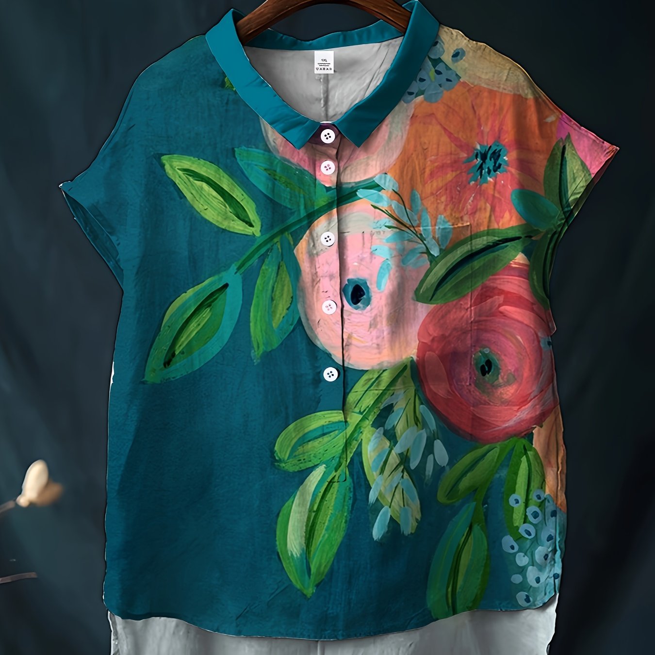 Plus Size - Women'S Plus Size Floral Print Sleeveless Shirt - Vibrant Botanical Pattern on Deep Blue, Button-Up Collar Longline Top with Pockets, Machine Washable Casual Elegance for All Seasons, Floral Print Blouse, Nontrans
