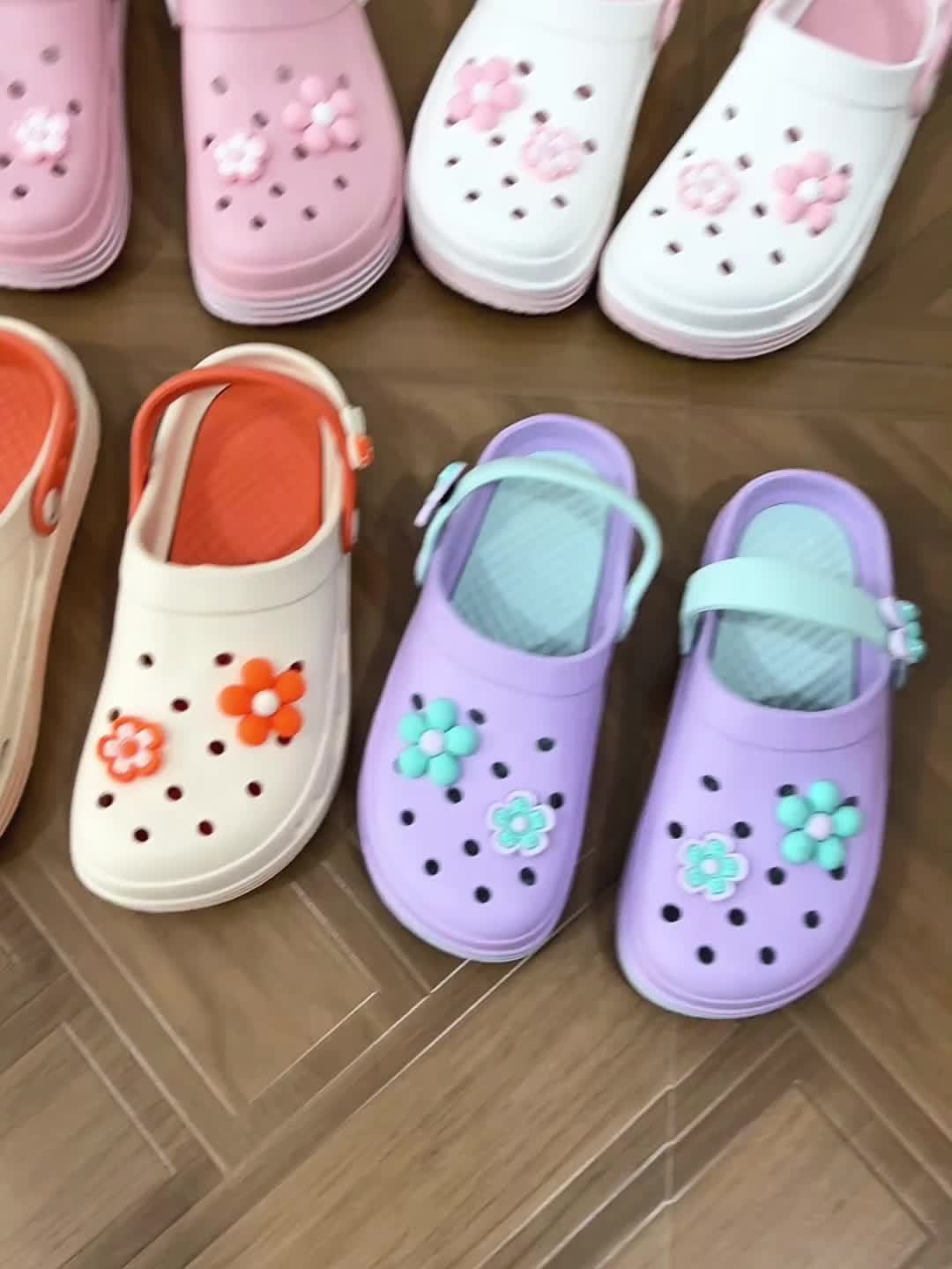 Cute Clogs Comfortable Women's Thick Soled Breathable Clogs Slip On Garden Shoes for Casual Beach and Indoor Wear Floral Decorations
