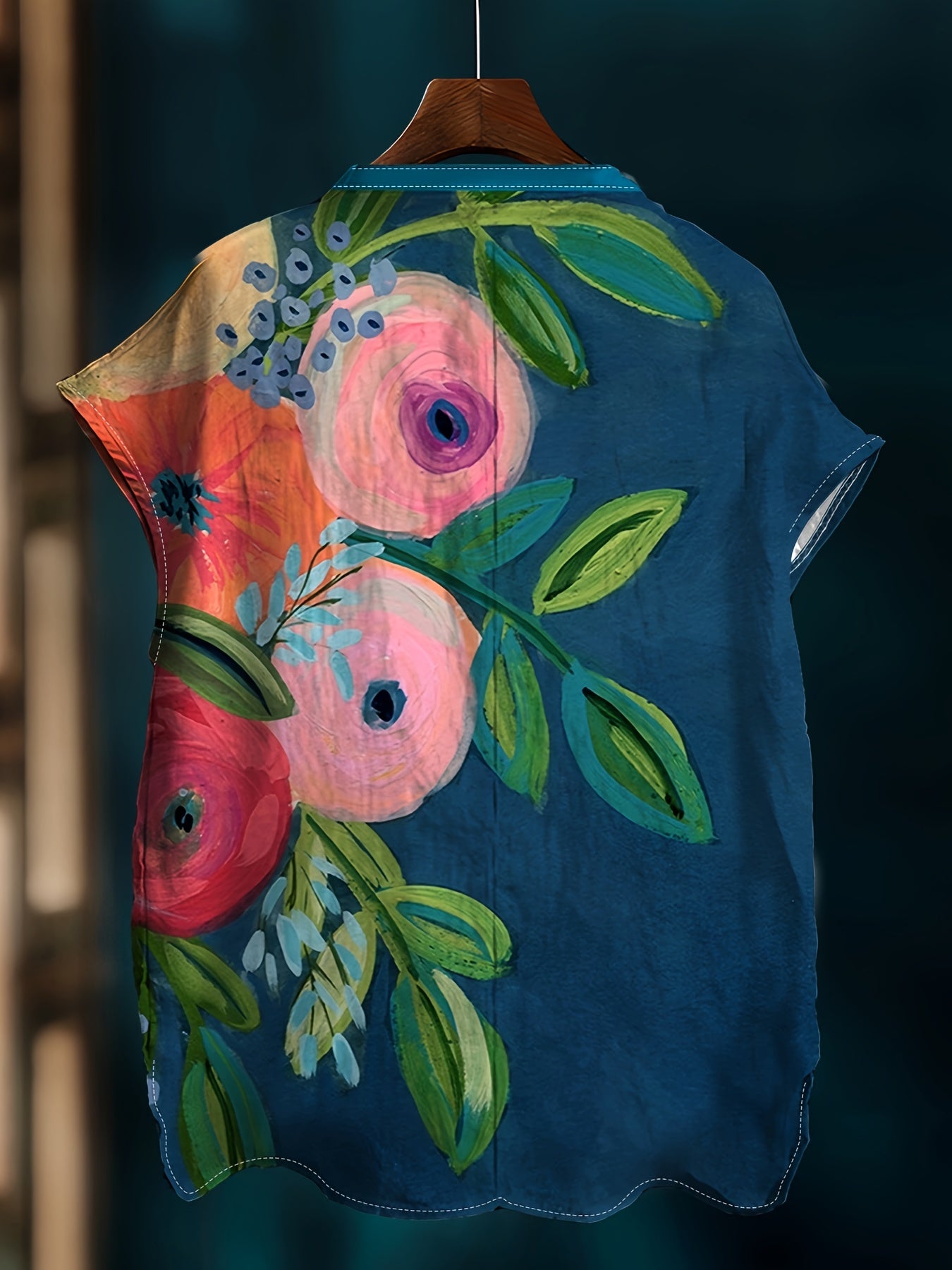 Plus Size - Women'S Plus Size Floral Print Sleeveless Shirt - Vibrant Botanical Pattern on Deep Blue, Button-Up Collar Longline Top with Pockets, Machine Washable Casual Elegance for All Seasons, Floral Print Blouse, Nontrans