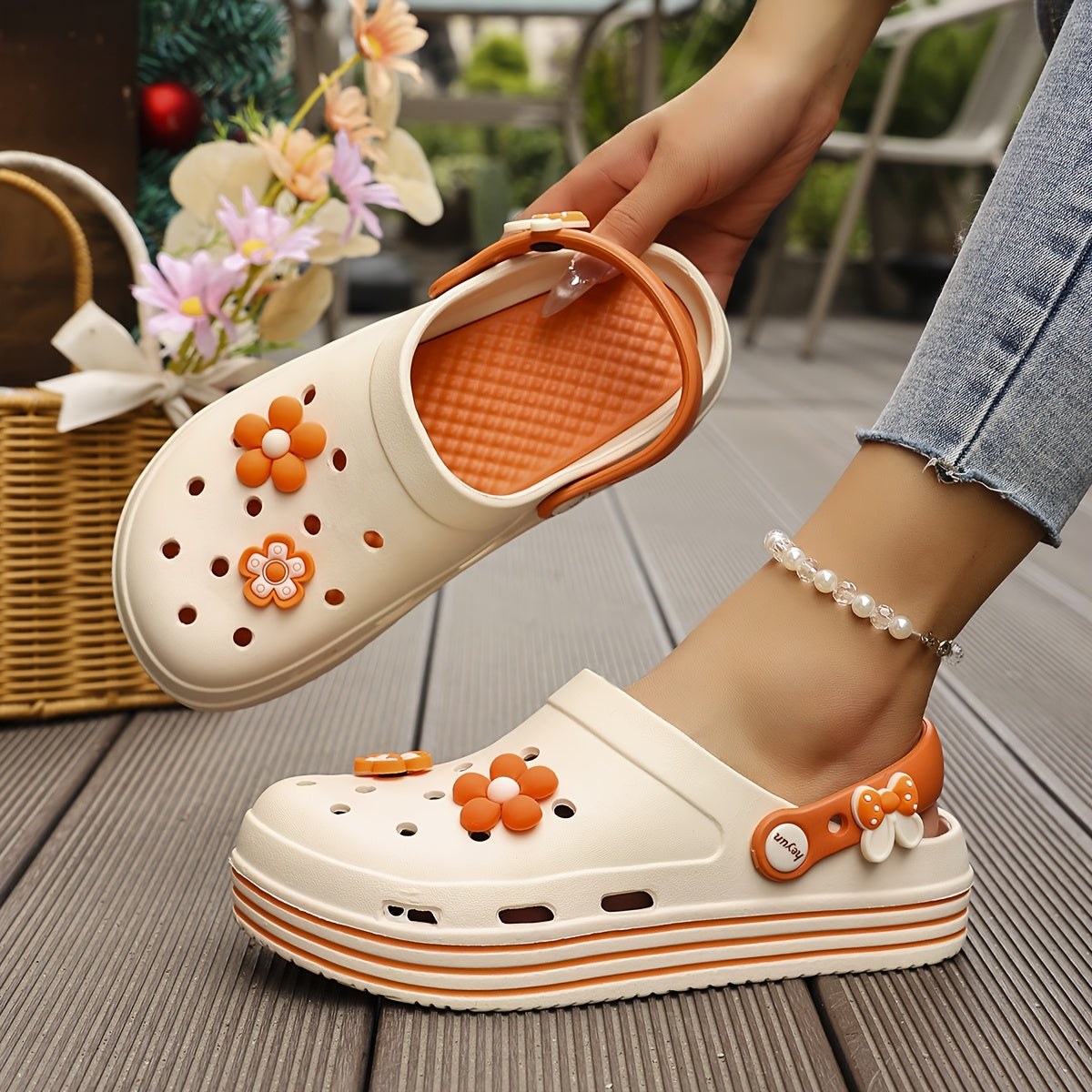 Cute Clogs Comfortable Women's Thick Soled Breathable Clogs Slip On Garden Shoes for Casual Beach and Indoor Wear Floral Decorations