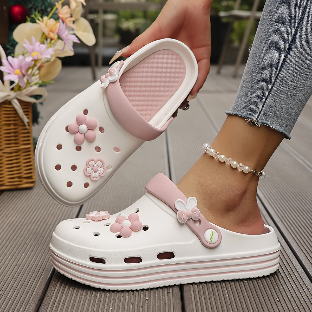 Cute Clogs Comfortable Women's Thick Soled Breathable Clogs Slip On Garden Shoes for Casual Beach and Indoor Wear Floral Decorations