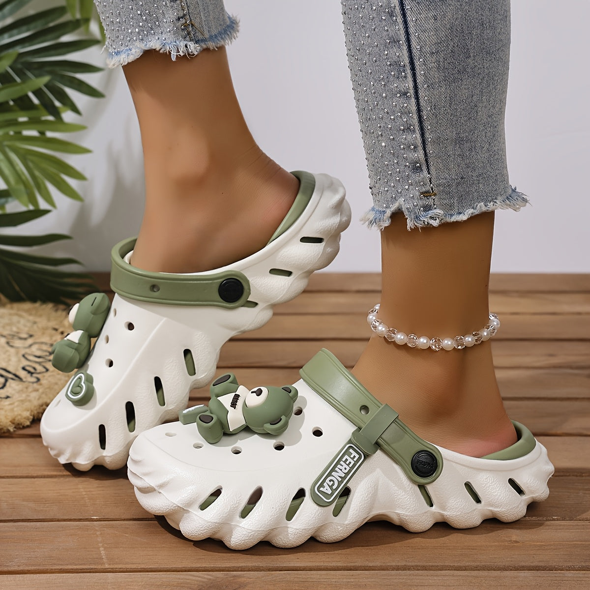 Women's 2025 Platform Clogs Breathable Comfortable Clogs with Cute Bear and Heart Decor Casual Closed-Toe Clogs for Indoor Outdoor Lightweight All-Day Wear