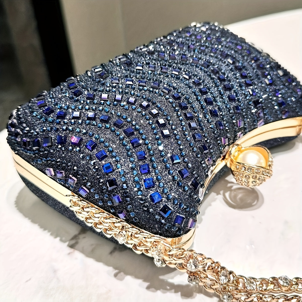 Sparkling Luxurious Rhine Stone Evening Bag - Handheld with Detachable Chain Strap - Elegant Accessory for Weddings, Evening Parties, and Banquets