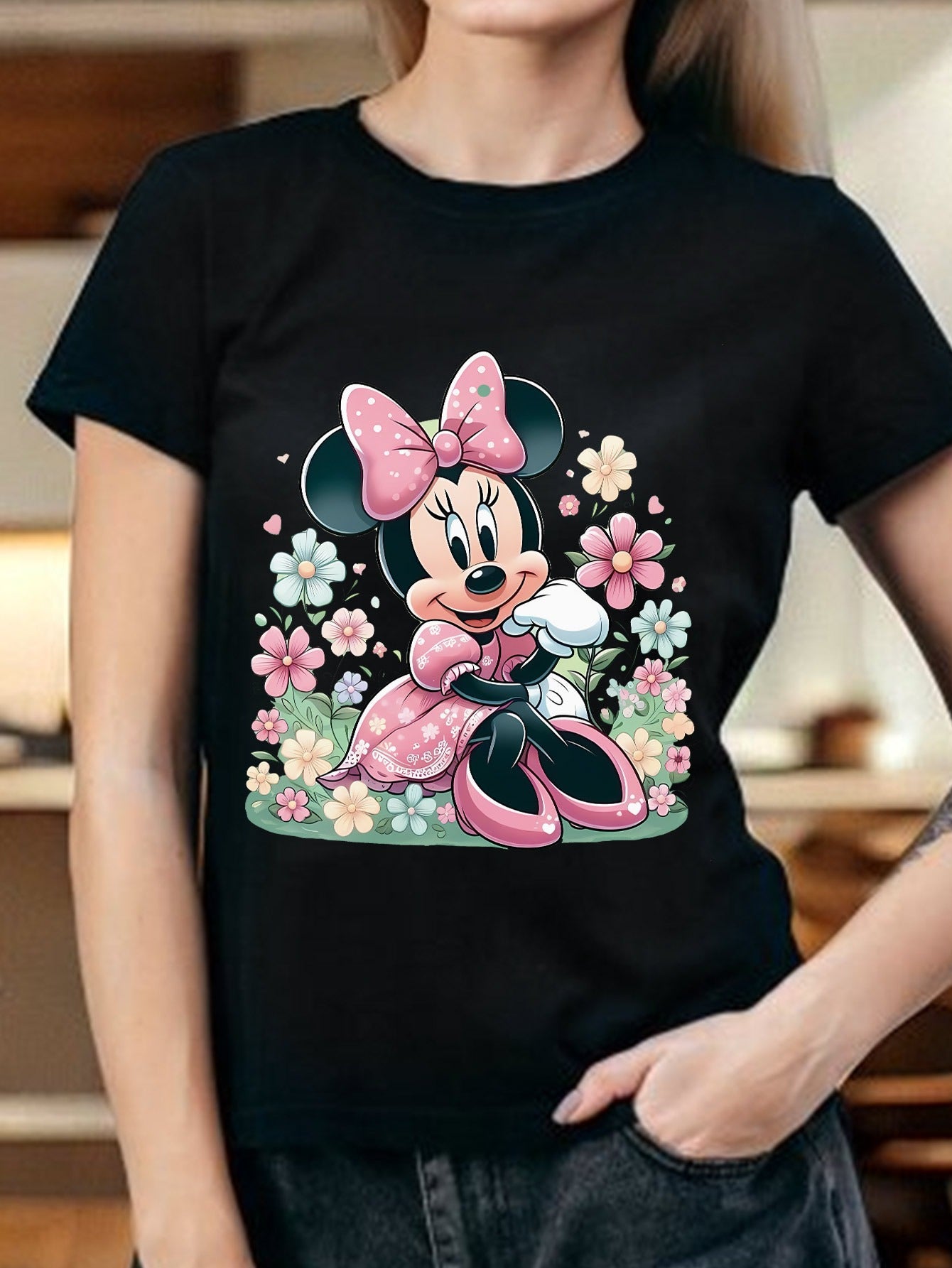 [Cute Disney T-Shirt] Disney Minnie Mouse Graphic Women's T-Shirt | 100% Cotton, Cute Design with Pink Flowers & Butterflies, S-XXL - Perfect for Outdoor Picnics & Casual Wear