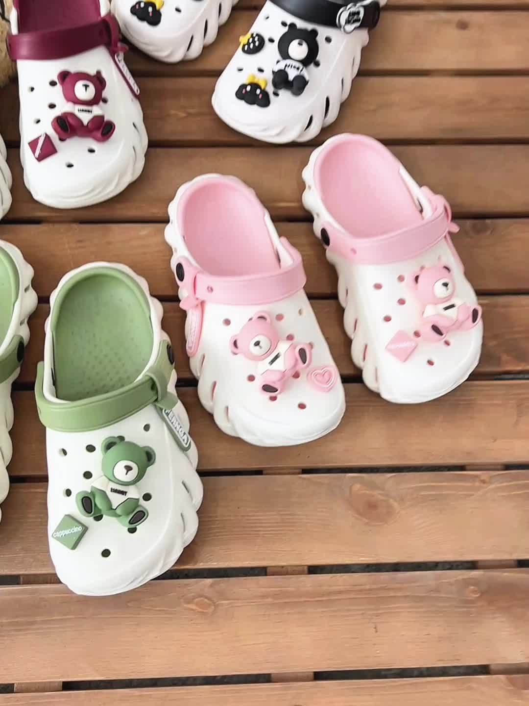 Women's 2025 Platform Clogs Breathable Comfortable Clogs with Cute Bear and Heart Decor Casual Closed-Toe Clogs for Indoor Outdoor Lightweight All-Day Wear